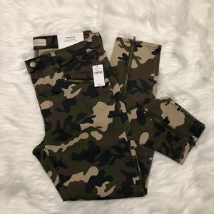 GAP True Skinny Medium Stretch Camo Pants Size 31